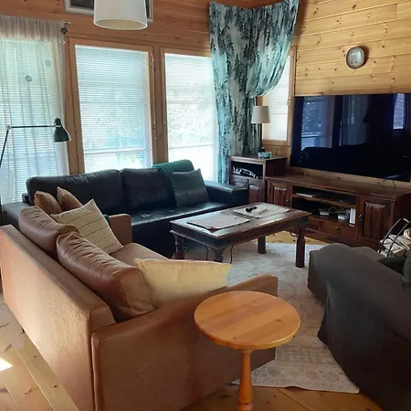 And Outdoor Hot Tub In シャレー レヴィ